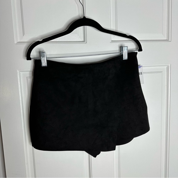 BNWT Forever 21 Suede Skort- L - Picture 1 of 4